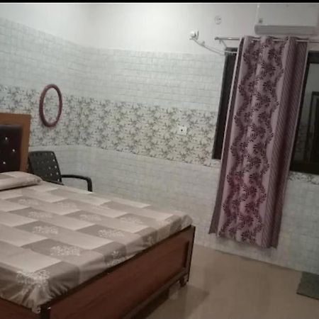 Shri Jagannath Dham Hotell Vrindāvan Exteriör bild