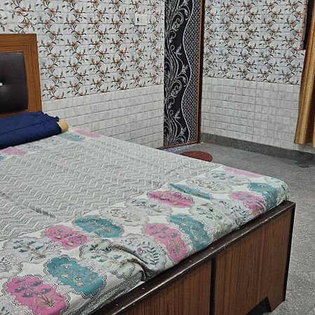 Shri Jagannath Dham Hotell Vrindāvan Exteriör bild