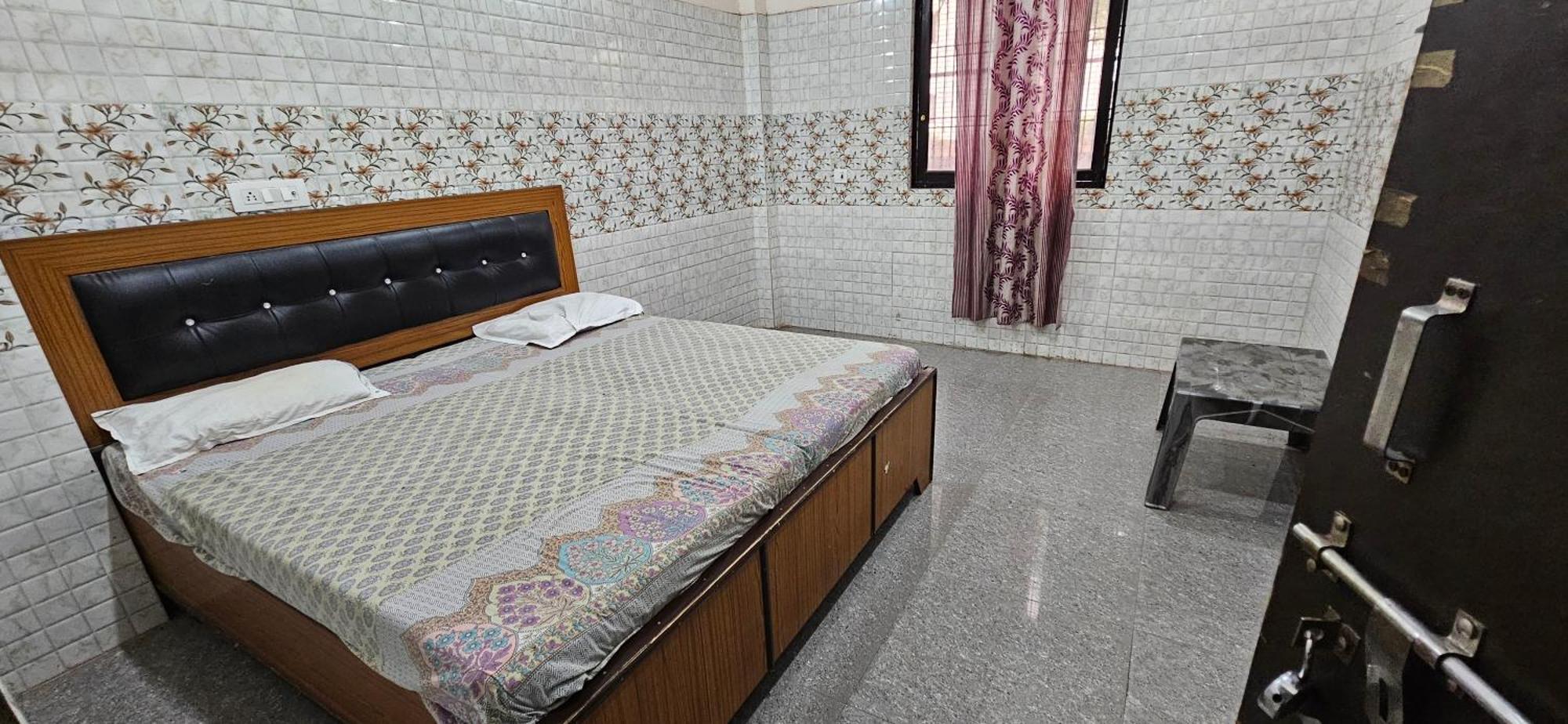 Shri Jagannath Dham Hotell Vrindāvan Exteriör bild